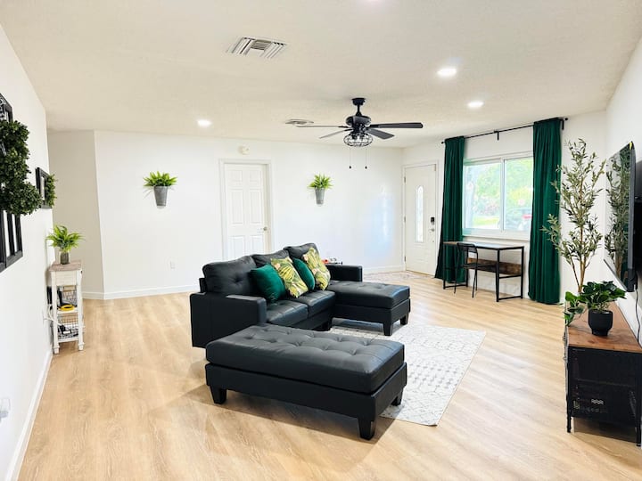 25OFF monthly! Tarpon Home, 3bd/2bth, FAST WiFi Houses for Rent in