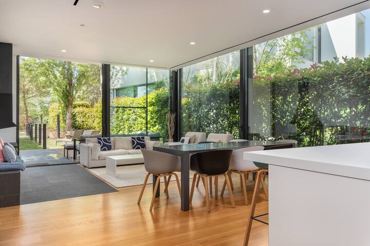 Modern & spacious family house in Camiral Resort gallery image 2