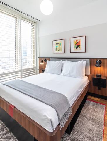 2 bed + 2 bath near Times Square – Onsite Gym! gallery image 2