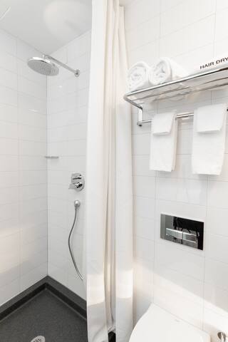 2 bed + 2 bath near Times Square – Onsite Gym! gallery image 5