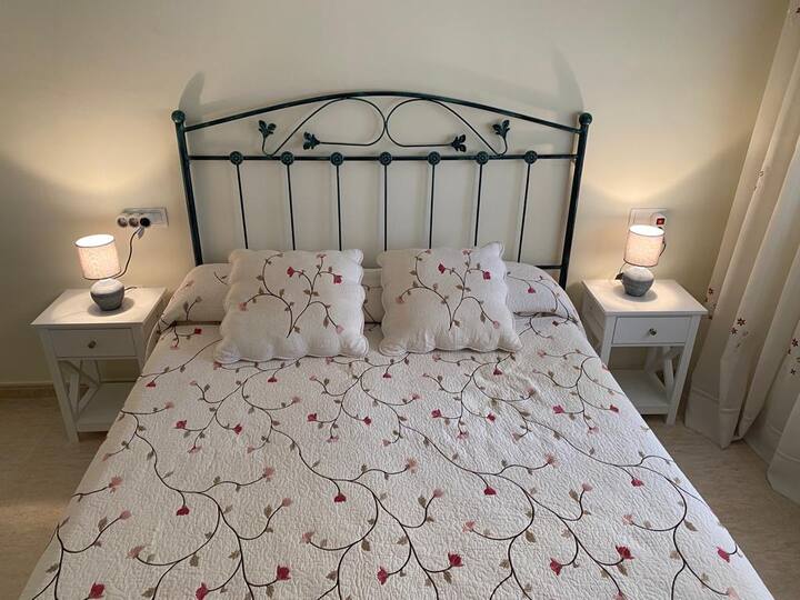 Chambre principale avec lit double