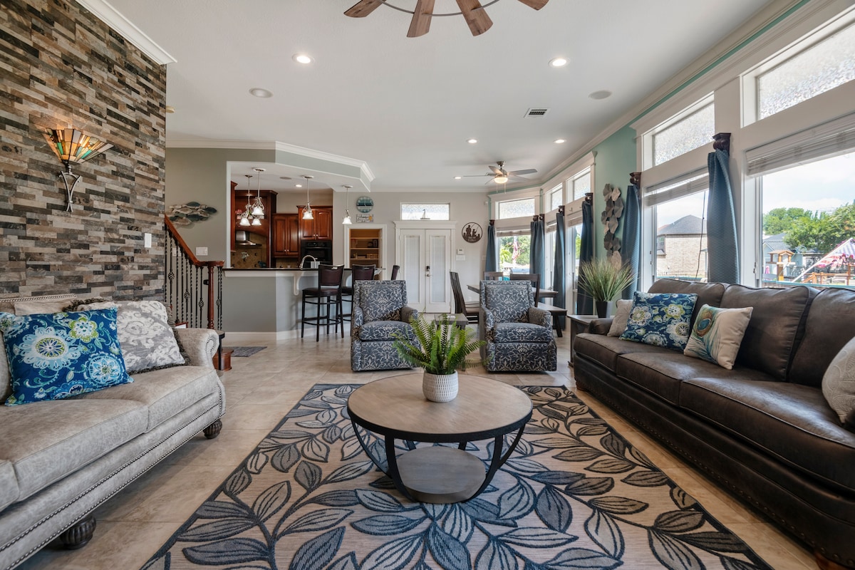 Successful Airbnb property: Lake-It-Easy Spacious Private Lakefront Getaway in Conroe