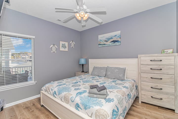 Main level king bedroom