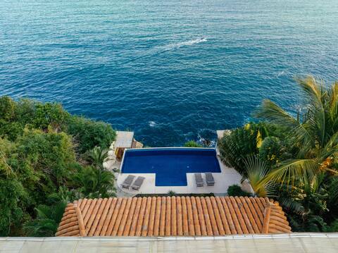 Refugio del Faro - Tranquil Cliffside Retreat