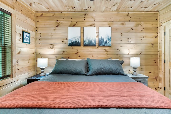  ⛰  Bračni krevet (širine 180-220 cm) s pripadajućom kupaonicom 