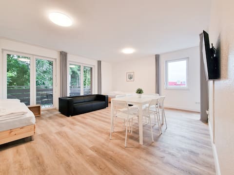 RAJ Living - 4 Rooms - Balcony - 30 min Messe