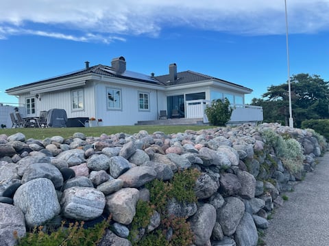 Large house in luxurious seaside location