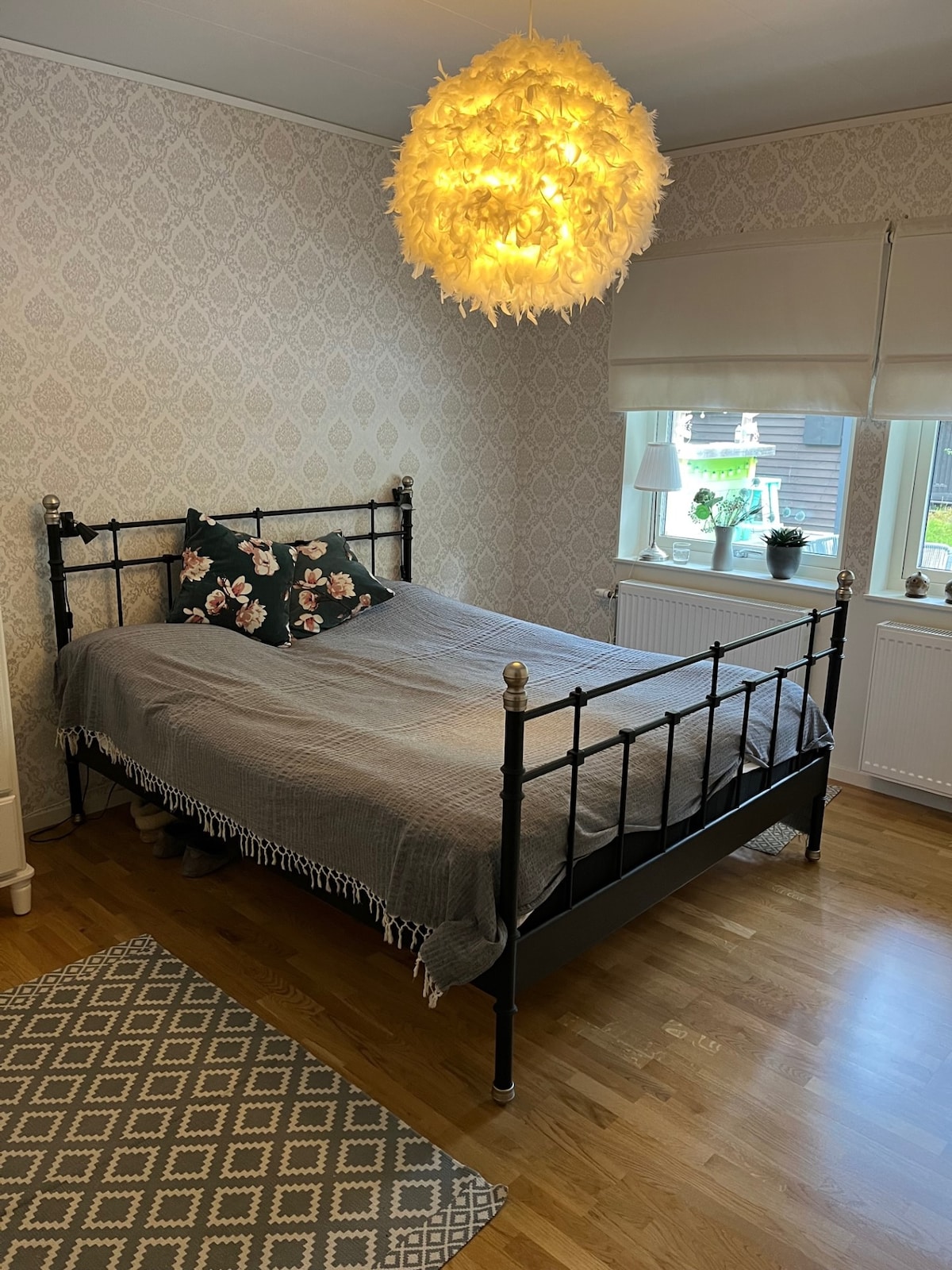 Hlavná spálňa 160 cm posteľ