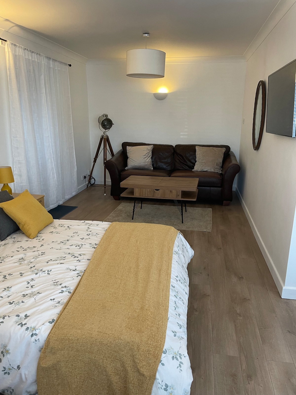 Popular Airbnb listing: Self contained annex in Windsor with parking in Eton