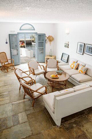 Armeni Seaside Villa – with private boat service! gallery image 5