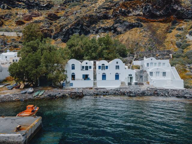 Armeni Seaside Villa – with private boat service! gallery image 3