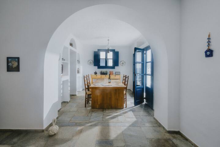 Armeni Seaside Villa – with private boat service!