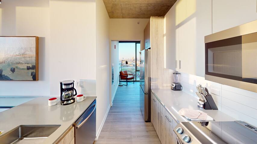 Expansive River North 2 Bed Den gallery image 4