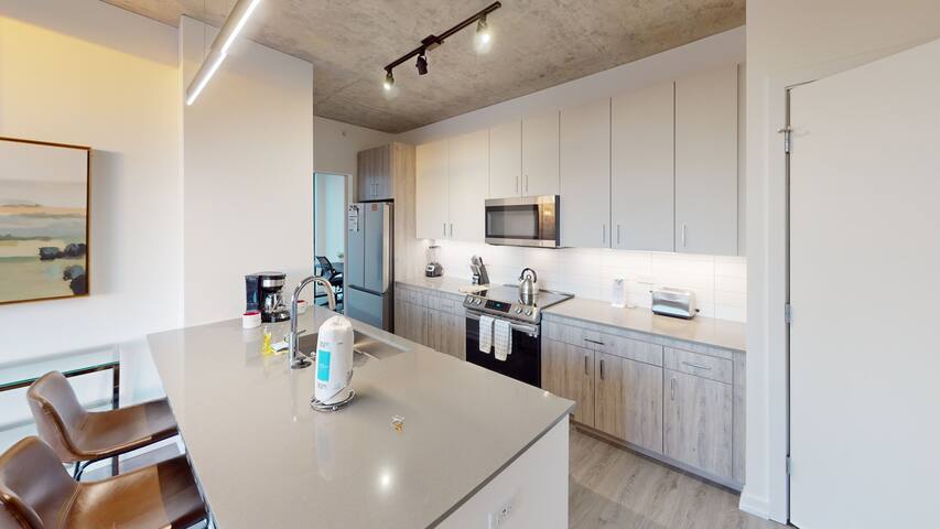 Expansive River North 2 Bed Den gallery image 3