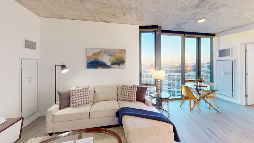 Expansive River North 2 Bed Den gallery image 2