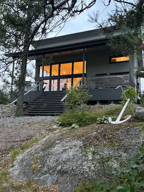 Cottage with outdoor hot tub by the sea in Vaasa