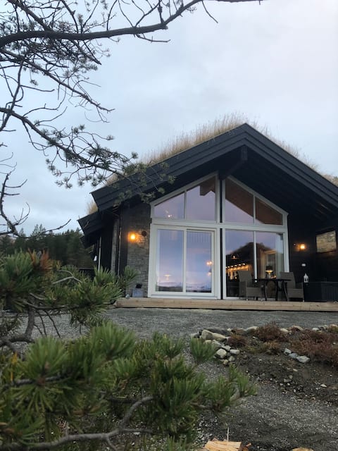 Nice cabin on Lemonsjøen for rent. Available at Christmas.