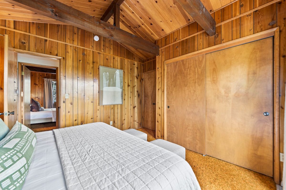 Bedroom storage at Skyforest Getaway