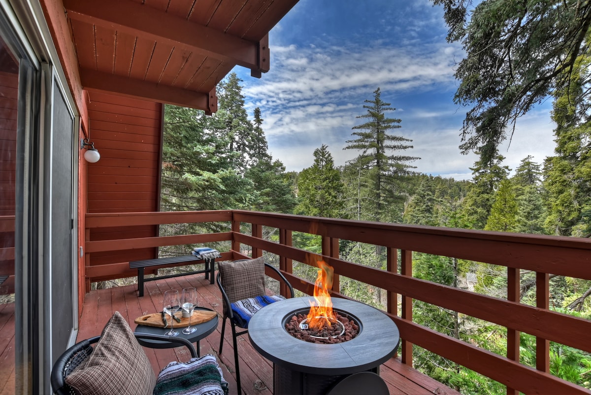 Mountain view from Skyforest Getaway