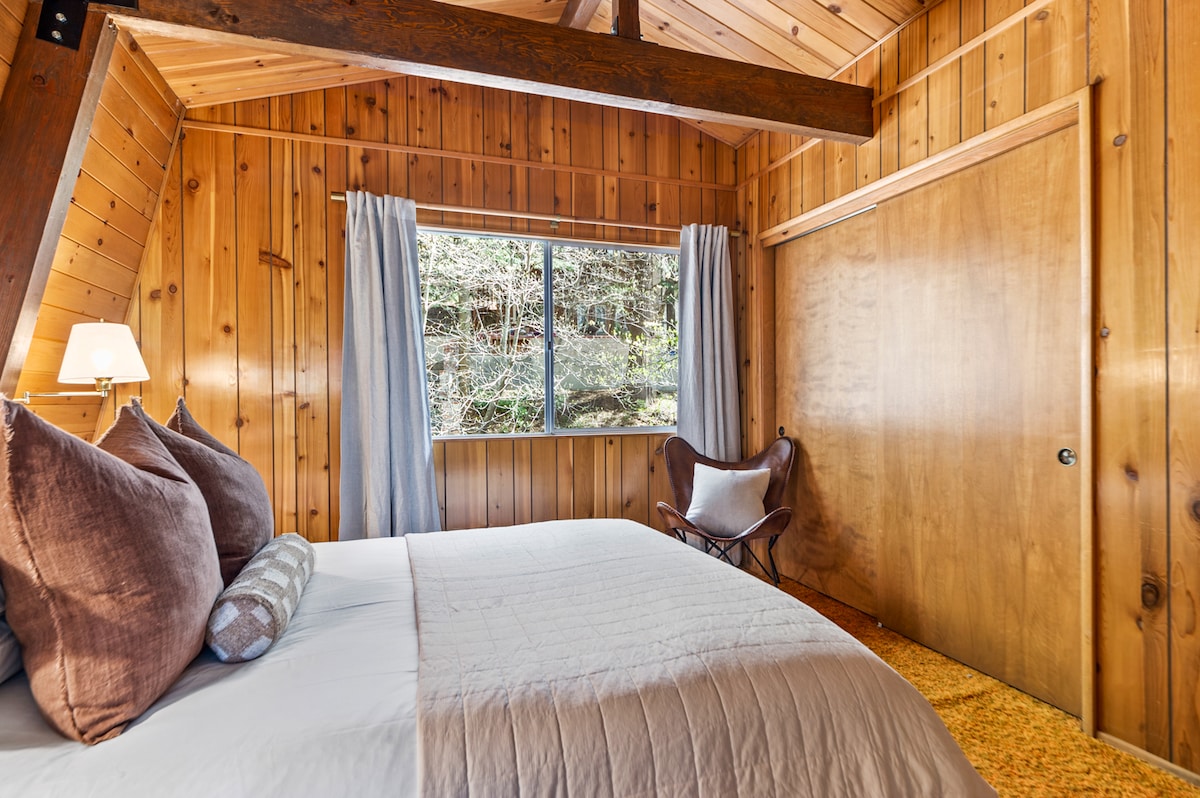 Sleeping area at Skyforest Getaway