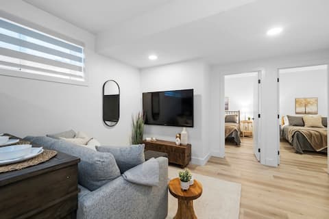 Modern 2-Bedroom Legal Suite • Private Entrance