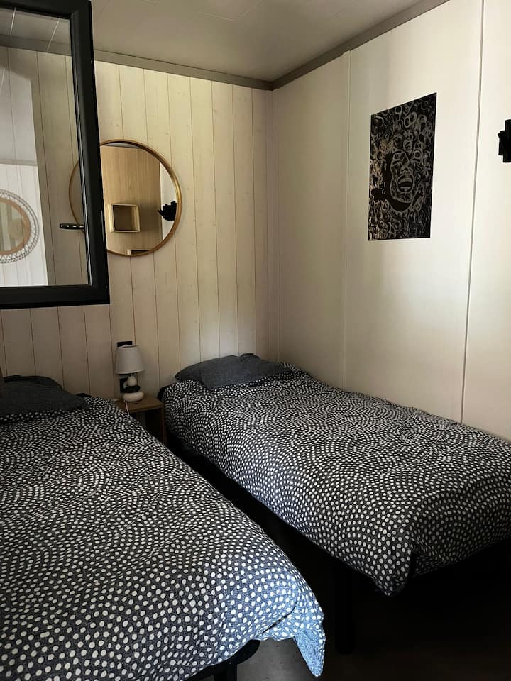 habitación con 2 camas de 90