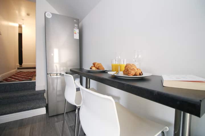 Modern Cardiff Central Guesthouse With Fast Wifi - Cardiff