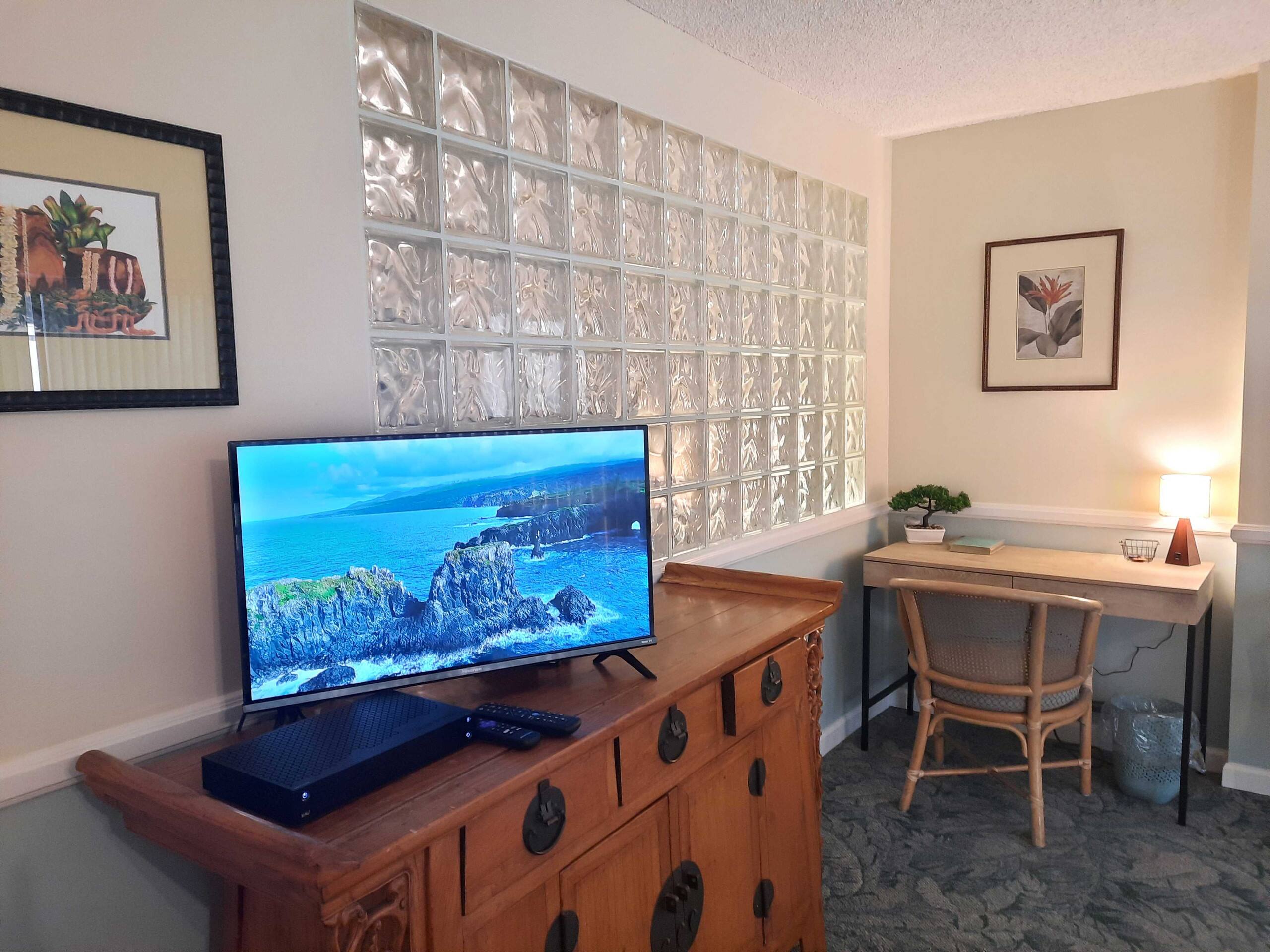 Spacious Downtown 1-Bedroom Condo - FREE Parking - Image 28