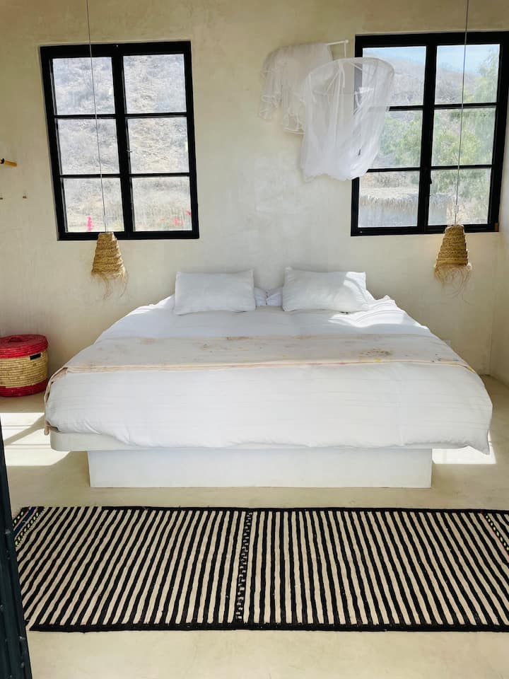 La Casita: Chumba cha kulala 2- 1 king binafsi na bafu, Mwonekano wa Shamba na Bahari.