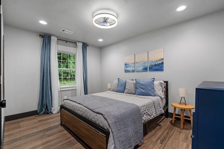 The second bedroom has a comfy queen size bed, dresser, and nice size closet. 