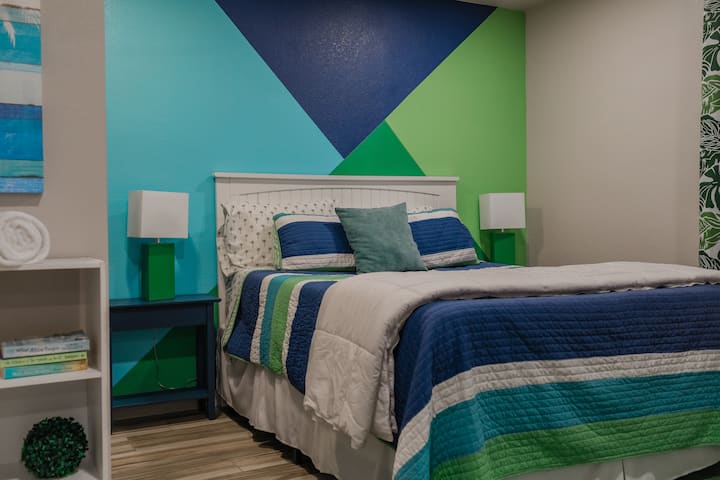 Kitanda cha malkia 2 cha chumba cha kulala.