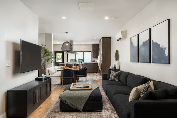 Luxury Home in Downtown DEN with Hot Tub & Sauna gallery image 2