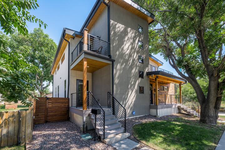 Luxury Home in Downtown DEN with Hot Tub & Sauna gallery image 3