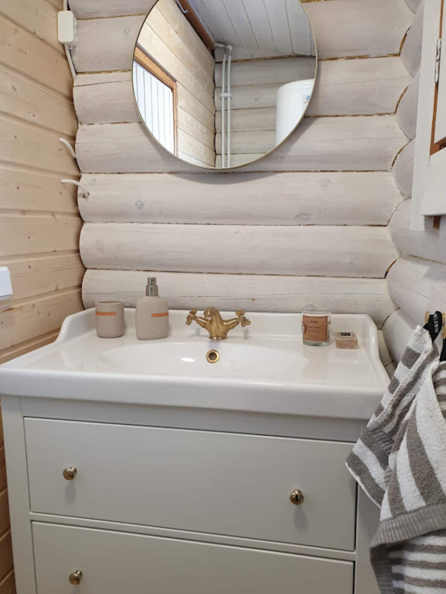 Hirsimökki, 4h+k, Wc, Sauna. Myös Talvella! 4