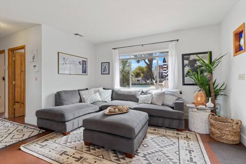 Top Airbnb: FlamencoPink/Wlk2UofA/Pool/Sauna/ColdPlunge/HotTub in Tucson