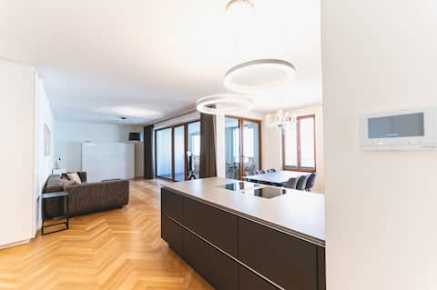 Stylish 120 sqm City Apartment in Prime Location
