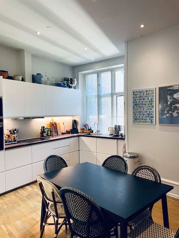 Stylish Classic Apartment Ideal for Big Families gallery image 2