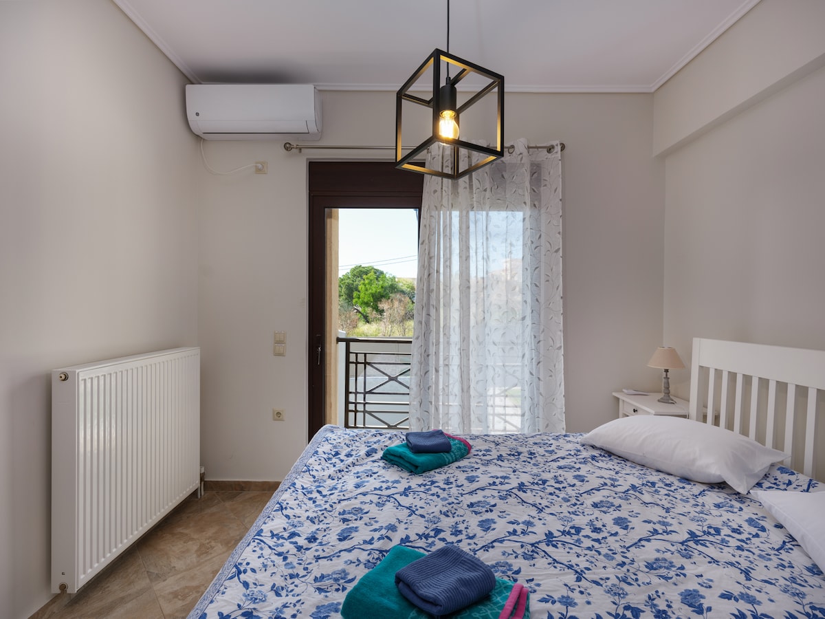 ห้องนอนชั้นแรกวิวภูเขา 