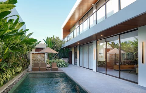 The Ocean Friends Villa in the Heart of Pererenan
