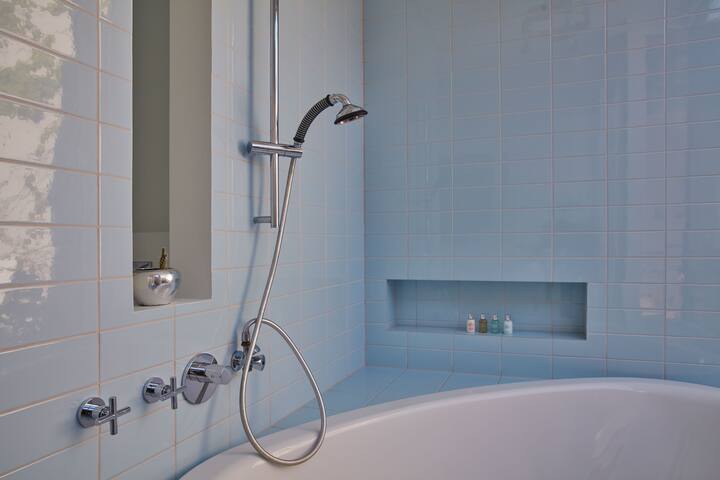 Joachim.8 by Suite.030 gallery image 5