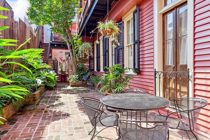 #6 French Quarter, Frenchmen Street, Verandah gallery image 2