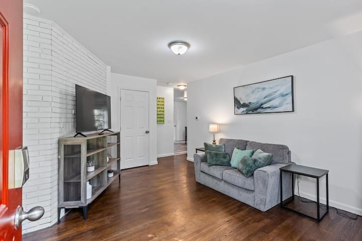 $ Cozy 1br 1ba Apartment: Near Fort Gregg-adams $ - Fort Lee, VA