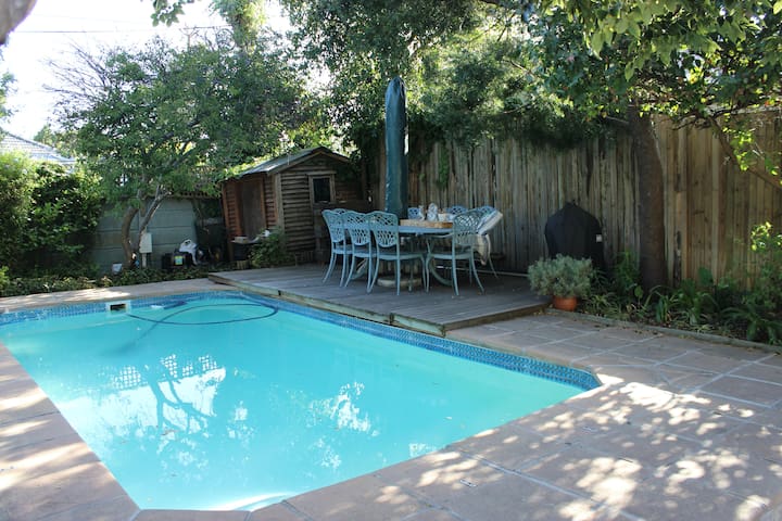 Comfortable, Stylish, Claremont home with Pool