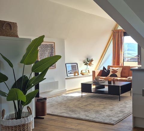 Top performing Airbnb: "SÓVÂ"Annex with private free parking in Sidmouth. in Sidmouth
