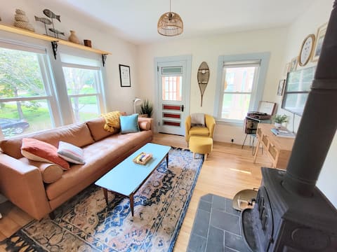 Top Airbnb: Charming 4BR-walk to lake/park! in Rangeley / Maine Lakes