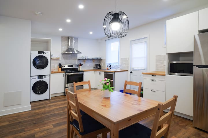 Hidden GEM MTL | Free Parking | Metro