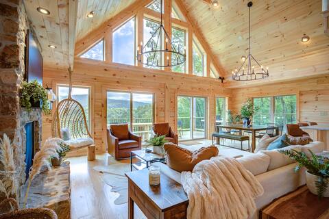 Luxury Log Cabin | Amazing Views! Hot Tub + Lake