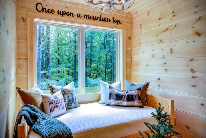 Upper level, twin daybed & twin trundle