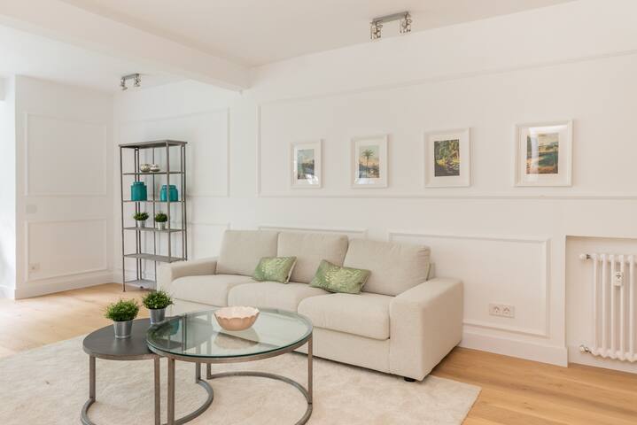 Elegante y moderno apartamento gallery image 2