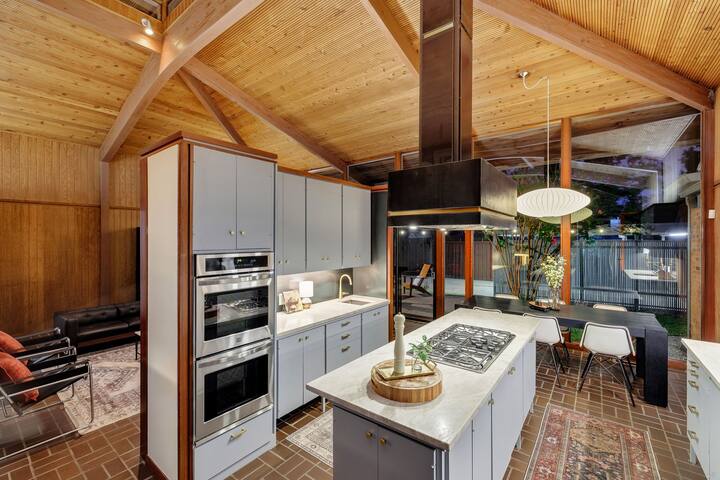 Mid-Century Oasis gallery image 3